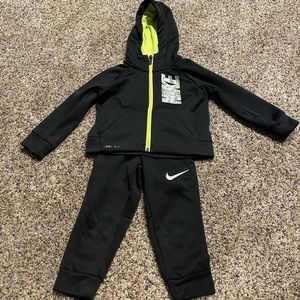 Nike Boys 2T outfit